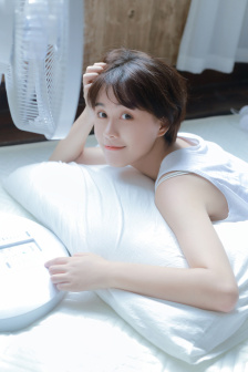 老首长玩小处雏苞的导演和主演